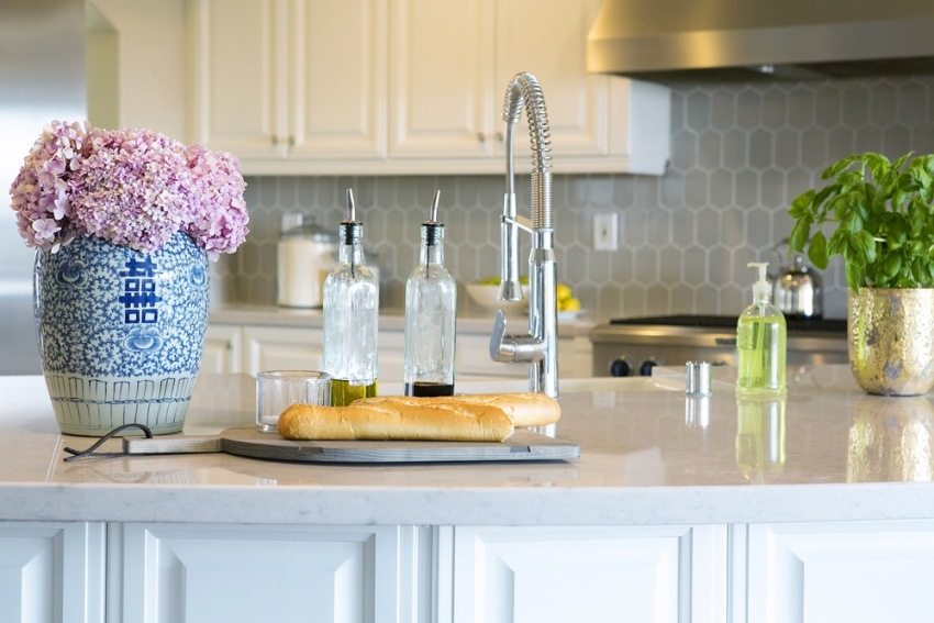 אריחי קרמיקה עמידים בפני לחות, קלים לניקוי ואינם חוששים מנזקים מכניים אריחי קרמיקה עמידים בפני לחות, קלים לניקוי ואינם חוששים מנזקים מכניים