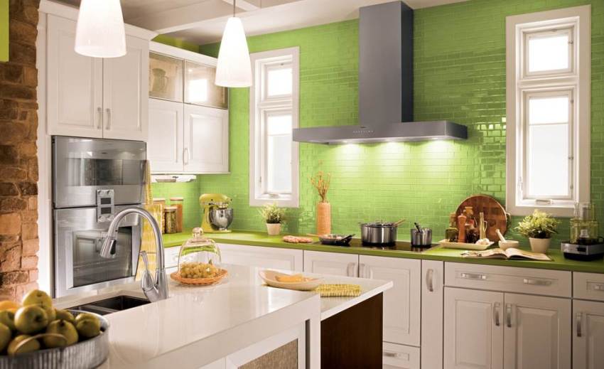 אריחי ליים בהירים מונחים בלבנים אריחי ליים בהירים מונחים בלבנים