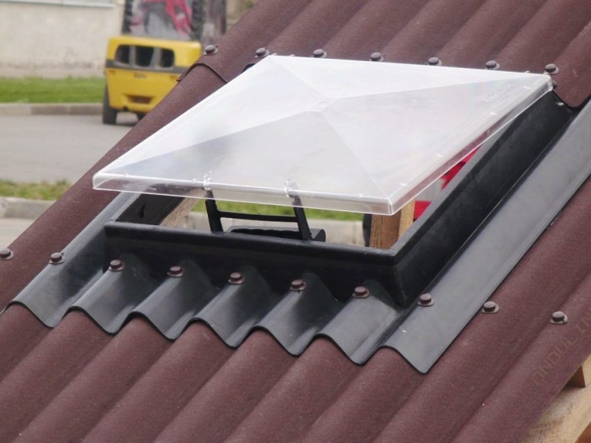 Umiestnenie vikýrového okna do strechy pokrytej ondulínom Umiestnenie vikýrového okna do strechy pokrytej ondulínom