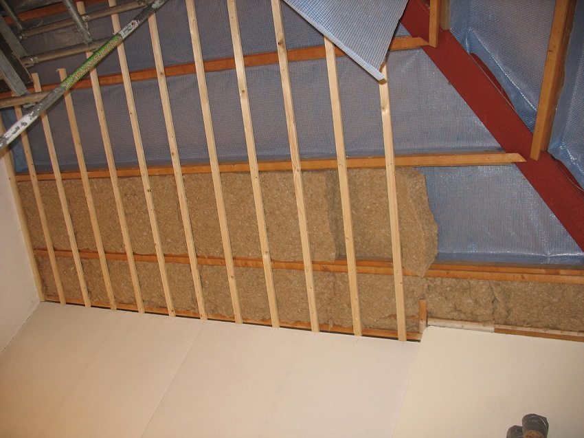 סרט מחסום אדים מגן על הבידוד מפני הצטברות עיבוי סרט מחסום אדים מגן על הבידוד מפני הצטברות עיבוי