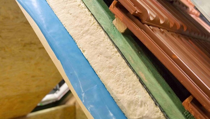 פרוסת עוגת קירוי עם בידוד קצף פרוסת עוגת קירוי עם בידוד קצף