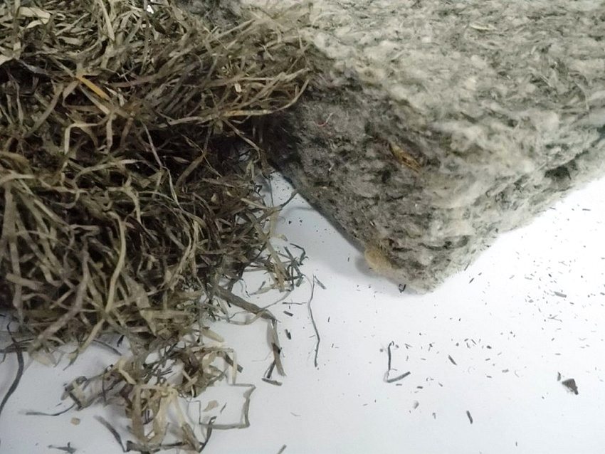 Ang Damask - isang natural na pagkakabukod, na kung saan ay isang stitched algae mats Ang Damask - isang natural na pagkakabukod, na kung saan ay isang stitched algae mats