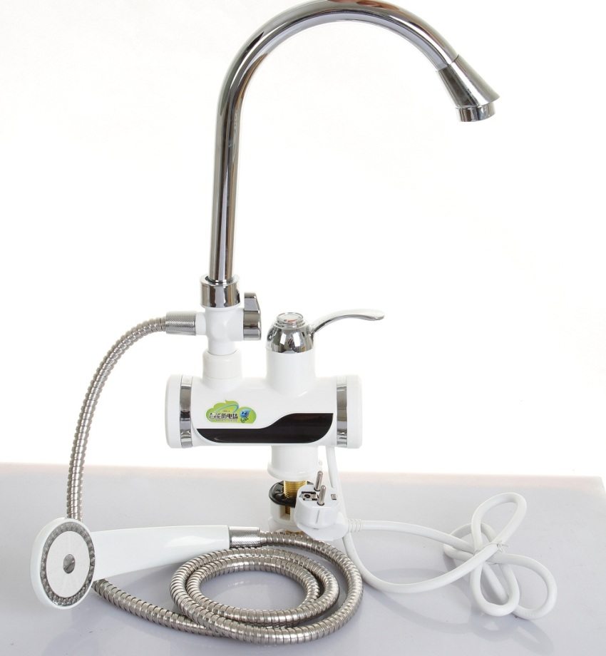 Проточен електрически бойлер за монтаж в банята Проточен електрически бойлер за монтаж в банята