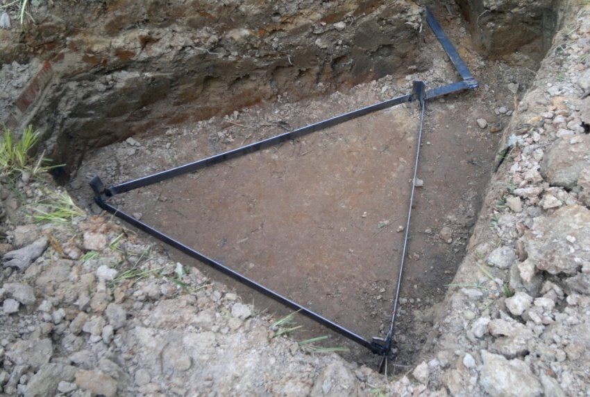 Đường viền nối đất tự làm trong ngôi nhà mùa hè Đường viền nối đất tự làm trong ngôi nhà mùa hè