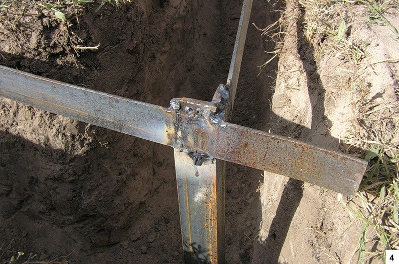 Bước 4: Đóng đai các góc đã đào bằng cách hàn Bước 4: Đóng đai các góc đã đào bằng cách hàn