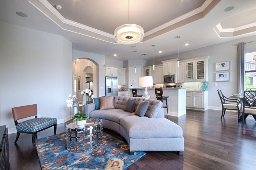 Un exemplu de utilizare cu succes a tavanelor din gips pe două niveluri în sufragerie Un exemplu de utilizare cu succes a tavanelor din gips-carton pe două niveluri din sufragerie