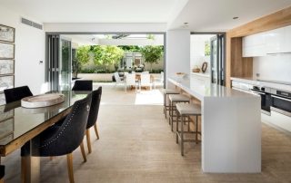 Foto af layoutet på et etagers hus 10 ved 10. Muligheder for at øge beboelsesområdet