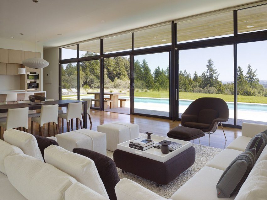 Å kombinere kjøkken og stue sparer plass Å kombinere kjøkken og stue sparer plass