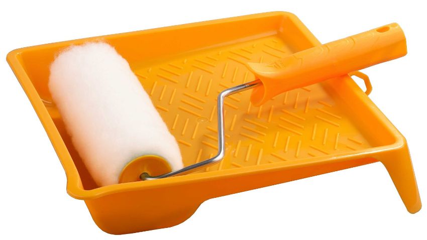 Pentru muncă aveți nevoie de o rolă de vopsea și un palet de plastic Pentru muncă aveți nevoie de o rolă de vopsea și un palet de plastic