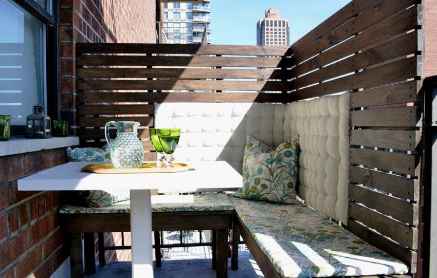 לוחות עץ במרפסת לוחות עץ במרפסת