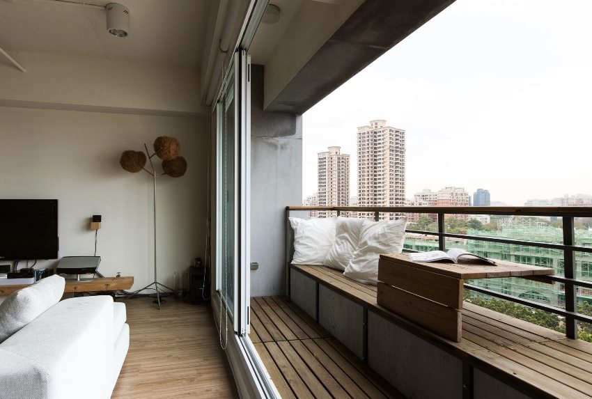 בטון ועץ בעיטור המרפסת בטון ועץ בעיטור המרפסת