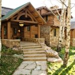 Veranda av et trehus. Fotogalleri fra fagpersoner