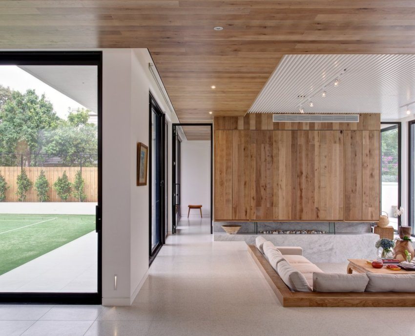 סידור אנכי של לרבד על הקיר סידור אנכי של לרבד על הקיר