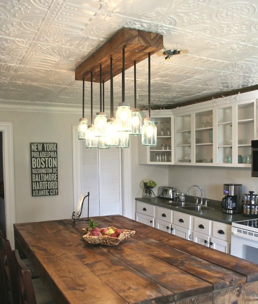 Styroksi-laatat keittiön katossa Styroksi-laatat keittiön katossa