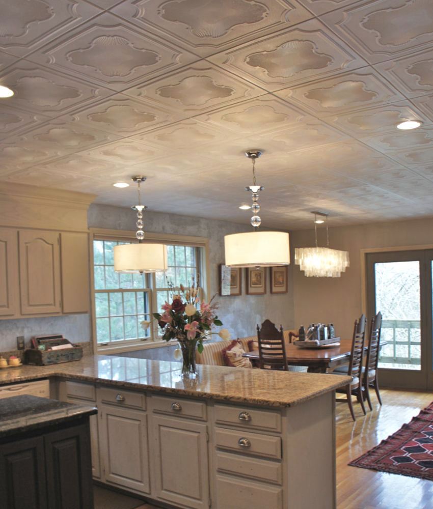 Vaahtolaatat, jotka on asetettu kattoon rinnakkain Vaahtolaatat, jotka on asetettu kattoon rinnakkain