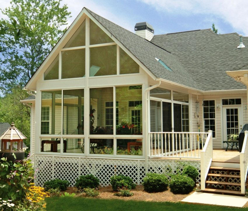 مبنى ملحق به نوافذ كبيرة مبنى ملحق به نوافذ كبيرة