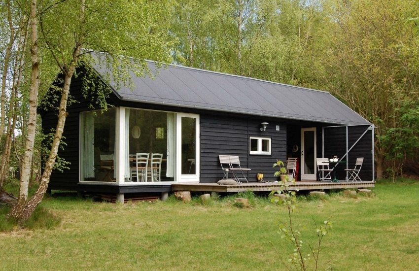 בניין פרברי קטן לבילוי בקיץ בניין פרברי קטן לבילוי בקיץ