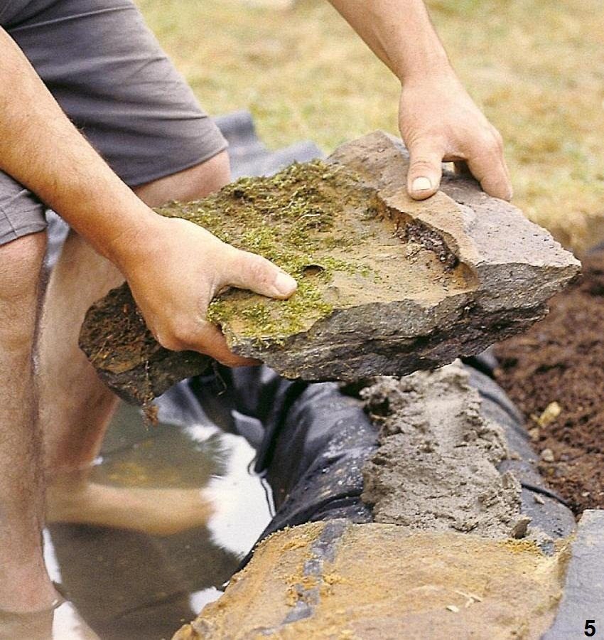 Krok 5: układanie kamieni na obwodzie zbiornika Krok 5: układanie kamieni na obwodzie zbiornika