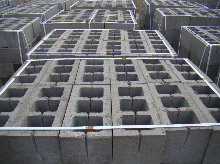 Duża produkcja oferuje idealnie płaskie bloki żużlowe o tych samych wymiarach Duża produkcja oferuje idealnie płaskie bloki żużlowe o tych samych wymiarach