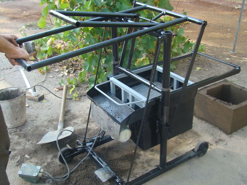 Maszyna do samodzielnej produkcji bloku żużlowego Maszyna do samodzielnej produkcji bloku żużlowego