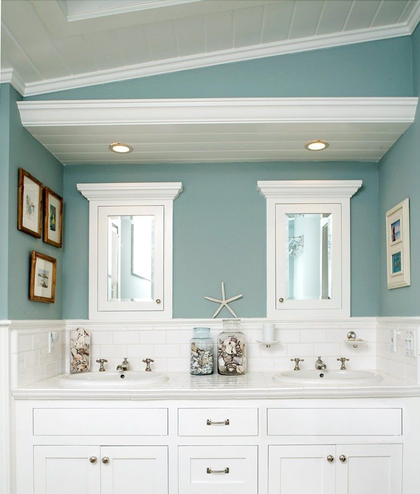 Tavanul din lamele de plastic din baie Tavanul din lamele de plastic din baie