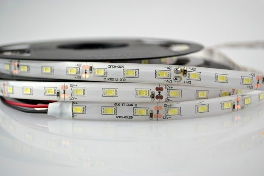 Fleksibel LED-stripe selges i hjul Fleksibel LED-stripe selges i hjul