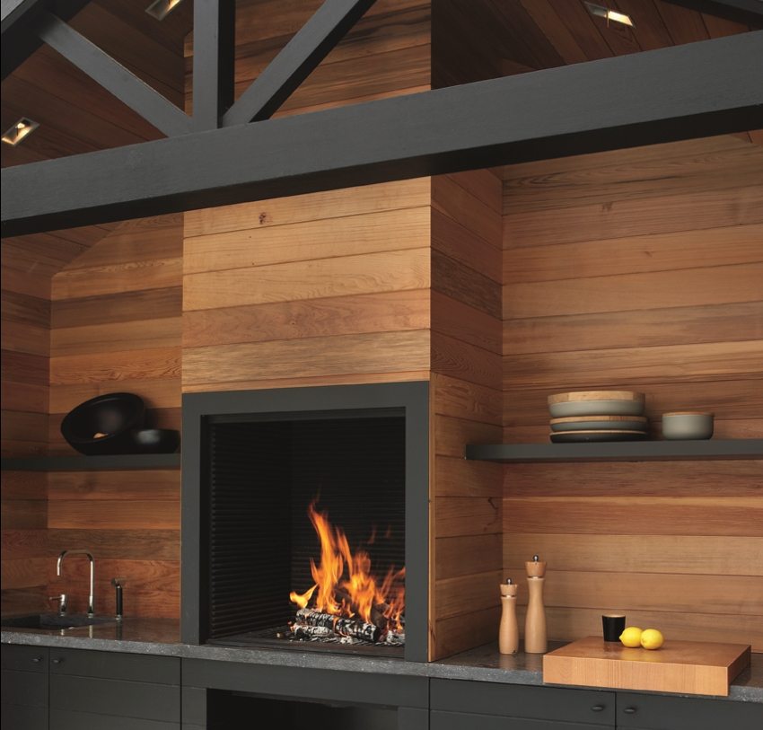 Køkkens forklæde er dekoreret med efterligning af træ Køkkens forklæde er dekoreret med efterligning af træ