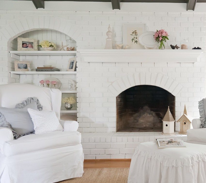 Bruk av hvite murstein til dekorativ veggdekorasjon Bruk av hvite murstein til dekorativ veggdekorasjon