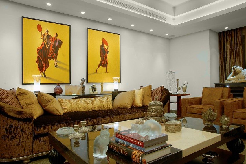 O cutie de gips-carton este situată de-a lungul perimetrului tavanului O cutie de gips-carton este situată de-a lungul perimetrului tavanului