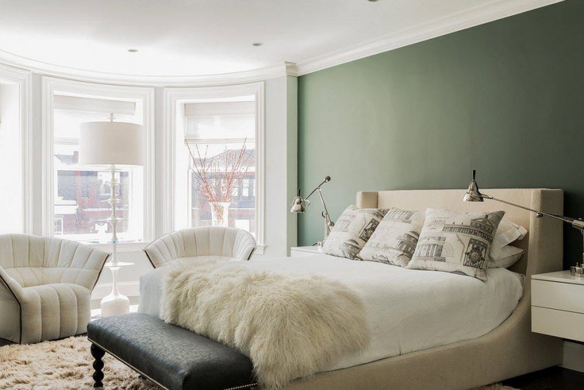 Vandbåren maling bruges i tørre rum såsom et soveværelse Vandbåren maling bruges i tørre rum såsom et soveværelse