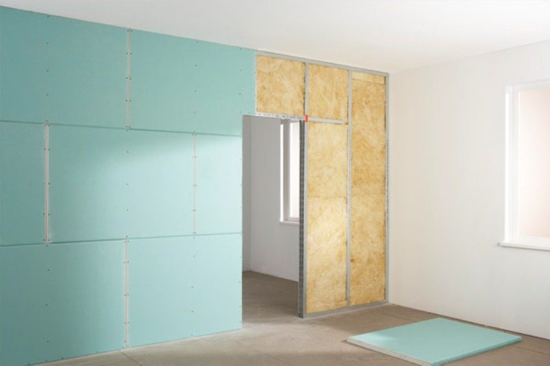 Krok 10: okablowanie jest montowane wewnątrz ściany Krok 10: okablowanie jest montowane wewnątrz ściany