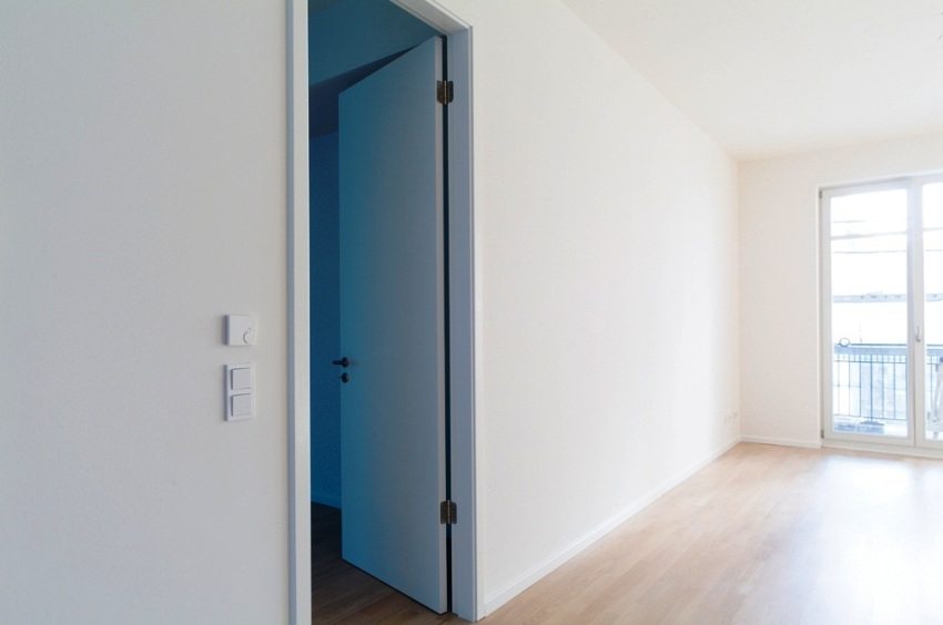 Przegroda wewnętrzna GKL z drzwiami Przegroda wewnętrzna GKL z drzwiami