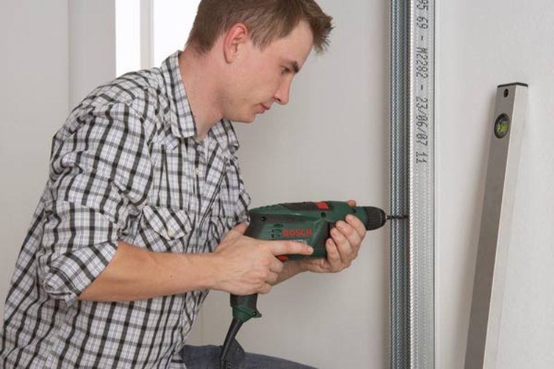 Krok 3: przymocuj profile do ścian i sufitu Krok 3: przymocuj profile do ścian i sufitu