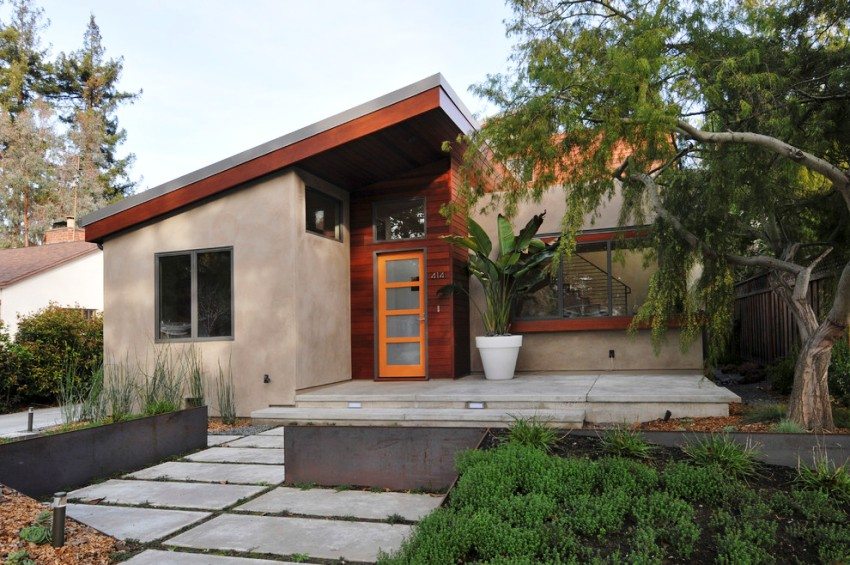 דלת פלסטיק כתומה בהירה דלת פלסטיק כתומה בהירה