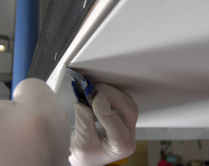 Instal·lació d’un sostre elàstic de tela Instal·lació d’un sostre elàstic de tela