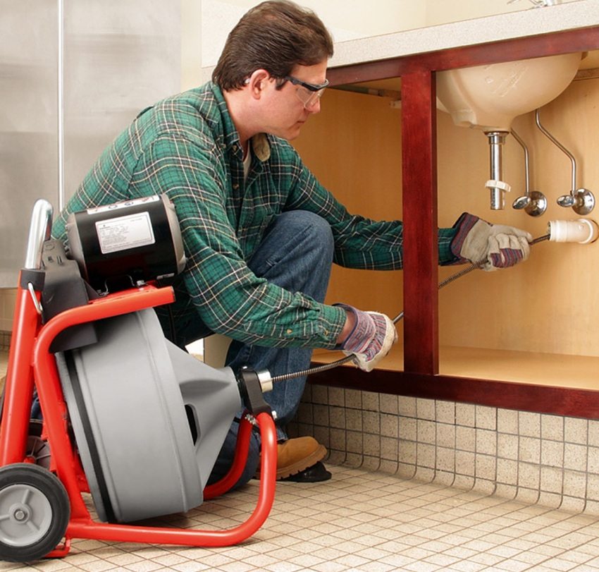 חבל אינסטלציה הוא אחת השיטות לניקוי צינורות מכני חבל אינסטלציה הוא אחת השיטות לניקוי צינורות מכני