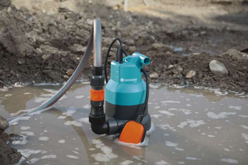 הייחודיות של דגמים צוללים למחצה היא שמנוע המשאבה נשאר מעל פני המסה הנוזלית הייחודיות של דגמים צוללים למחצה היא שמנוע המשאבה נשאר מעל פני המסה הנוזלית