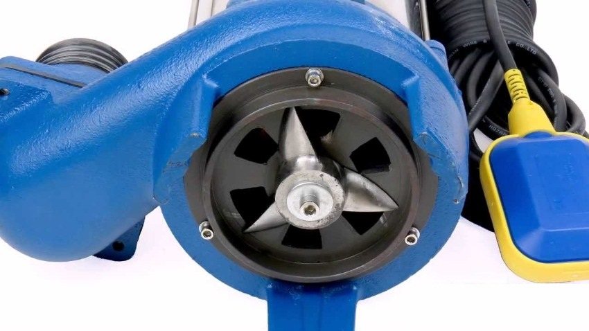 גריסת פסולת נעשית בעזרת הסכין המובנית גריסת פסולת נעשית בעזרת הסכין המובנית