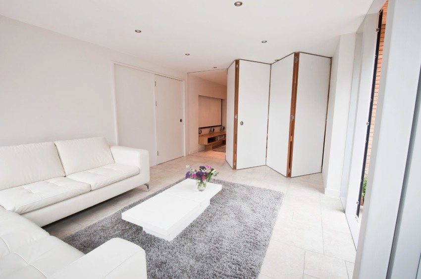 Stilfuld og funktionel harmonika dør i et moderne interiør Stilfuld og funktionel harmonika dør i et moderne interiør