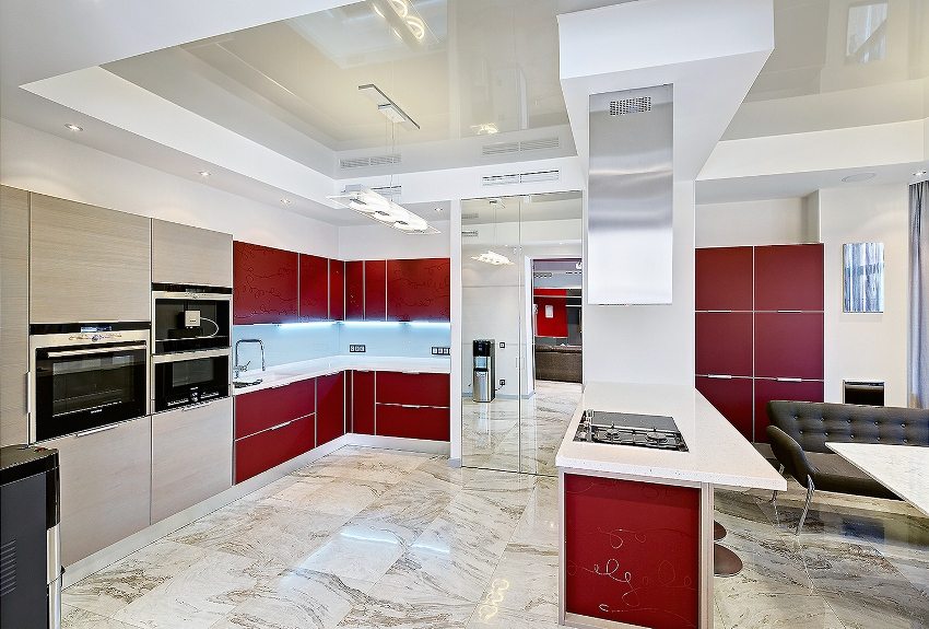 Dalawang-baitang na pagtatayo ng PVC film at drywall sheet sa kisame ng kusina Dalawang-baitang na pagtatayo ng PVC film at drywall sheet sa kisame ng kusina