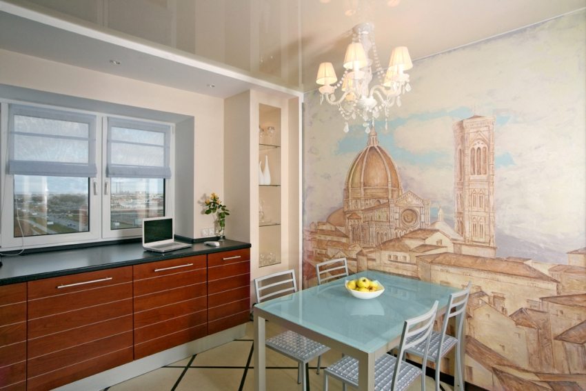 Mag-unat ng kisame na may isang chandelier sa kusina Mag-unat ng kisame na may isang chandelier sa kusina