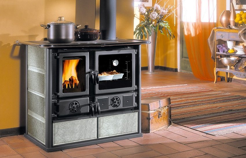Brændeovn med ovn og komfur Brændeovn med ovn og komfur