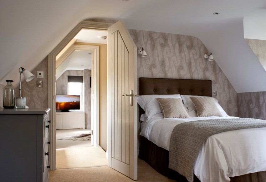 Interiérové dvere neštandardného tvaru v podkroví Interiérové dvere neštandardného tvaru v podkroví