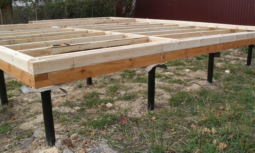 Móng cọc có lưới chắn từ dầm gỗ Móng cọc có lưới chắn từ dầm gỗ