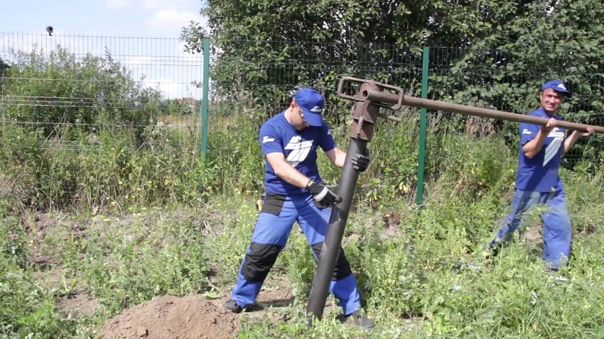 Cọc vít có thể được lắp đặt bằng tay mà không cần sử dụng thiết bị đặc biệt đắt tiền Cọc vít có thể được lắp đặt bằng tay mà không cần sử dụng thiết bị đặc biệt đắt tiền