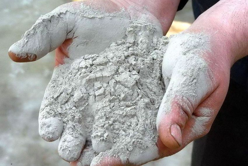 Sementti on betonilaastin ensimmäinen ja tärkein komponentti Sementti on betonilaastin ensimmäinen ja tärkein komponentti