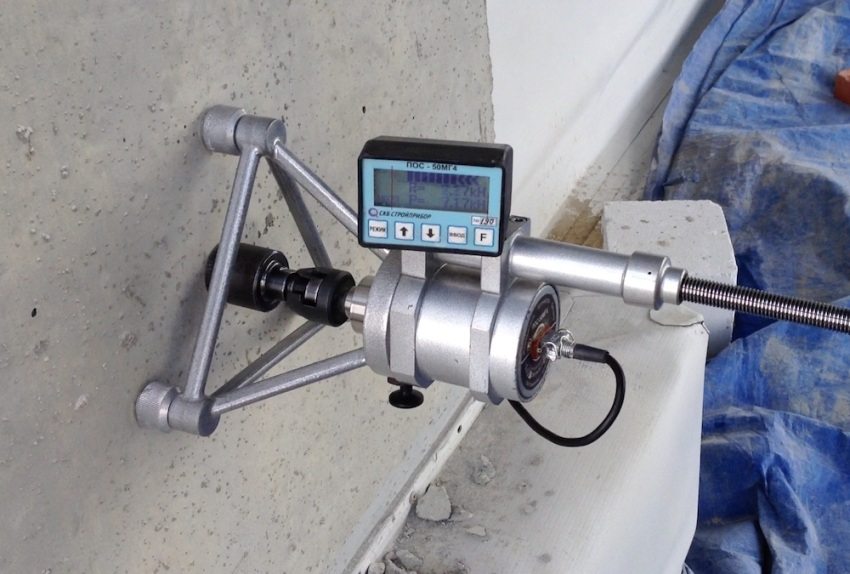 Valmiiden betonirakenteiden haketustesti erityislaitteella Valmiiden betonirakenteiden haketustesti erityislaitteella