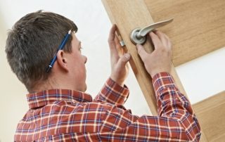 Gør-det-selv installation af indvendige døre. Se videoen: fra A til Å