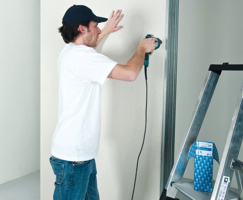 Trin 3: beklædning af falske vægge og efterbehandling Trin 3: beklædning af falske vægge og efterbehandling