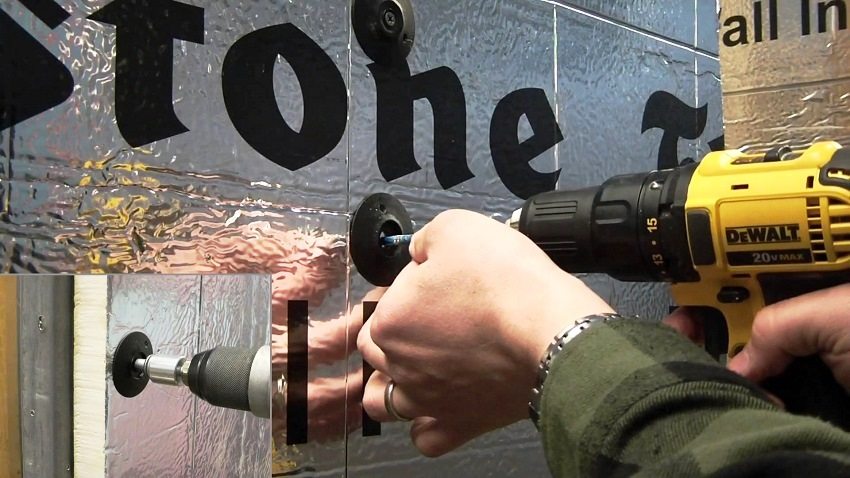 Polystyreeni- tai paisutetun polystyreenilevyn kiinnitys suoritetaan erityisillä kiinnittimillä, kuten sienellä Polystyreeni- tai paisutetun polystyreenilevyn kiinnitys suoritetaan erityisillä kiinnittimillä, kuten sienellä